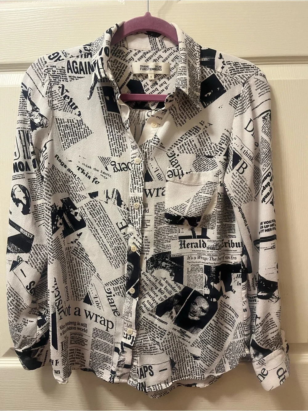 DVF Diane Von Furstenberg Newspaper Print Silk Look Blouse Shirt Size Small